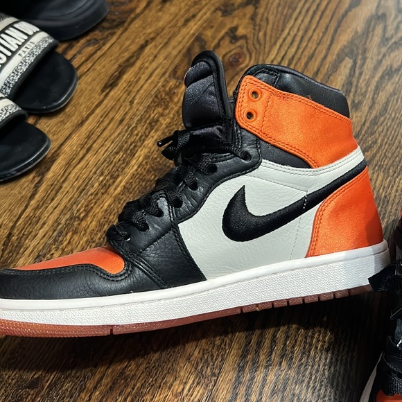 Jordan 1 Retro High OG - Picture 5 of 6